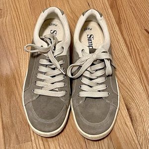 Simple OS Sneaker